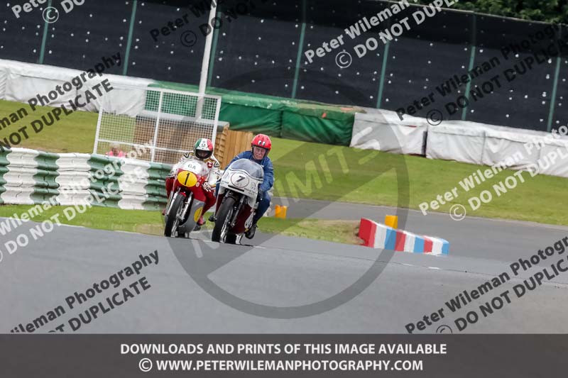 Vintage motorcycle club;eventdigitalimages;mallory park;mallory park trackday photographs;no limits trackdays;peter wileman photography;trackday digital images;trackday photos;vmcc festival 1000 bikes photographs